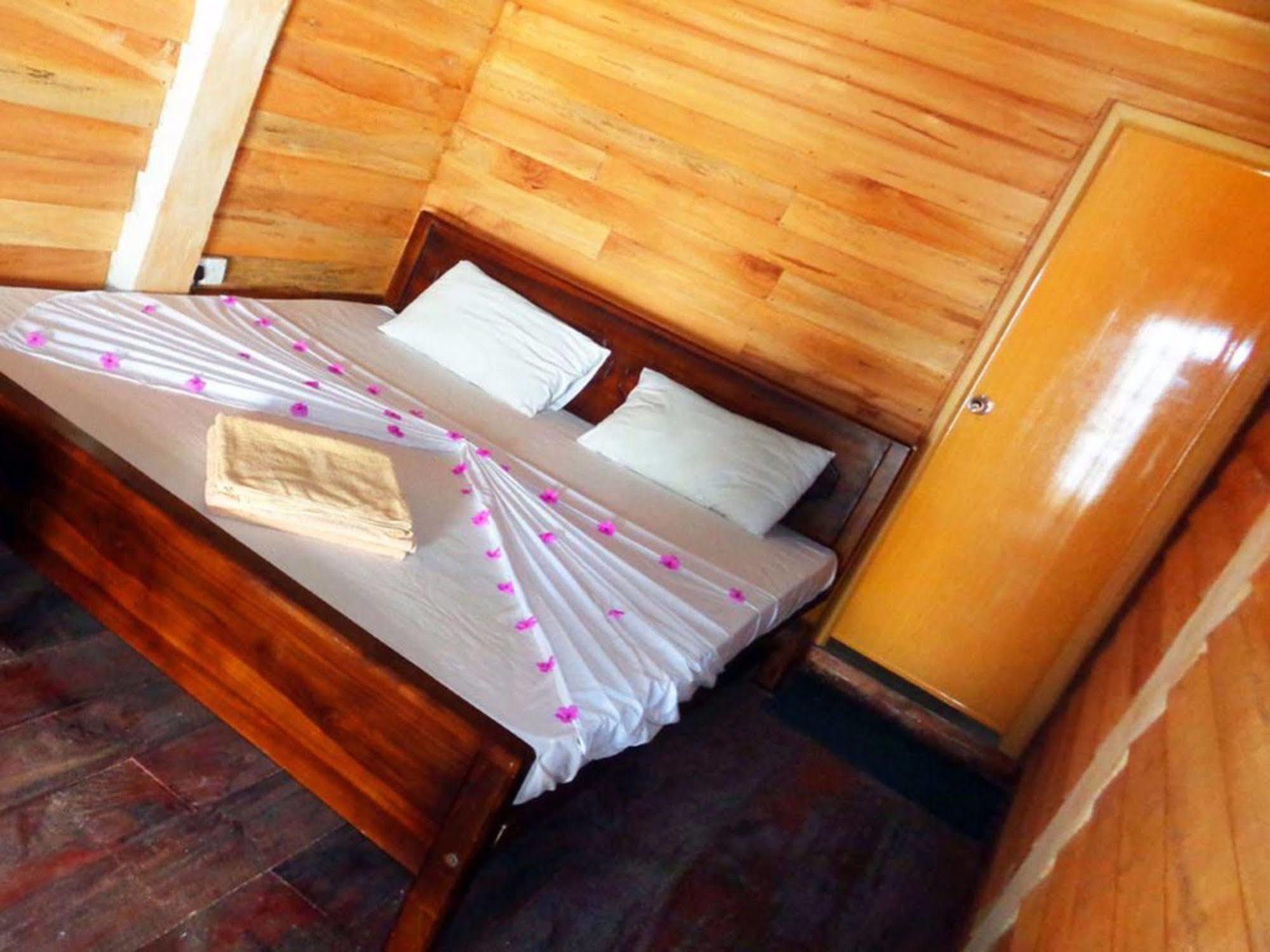 Reggae Zone Beach Resort Tangalle Exteriör bild